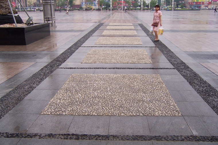 安顺市新区市民广场铺装工程实景图片