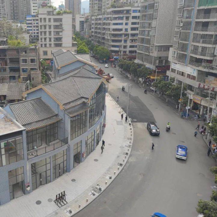毕节市城区街道人行道 PC仿石砖铺装实景图片