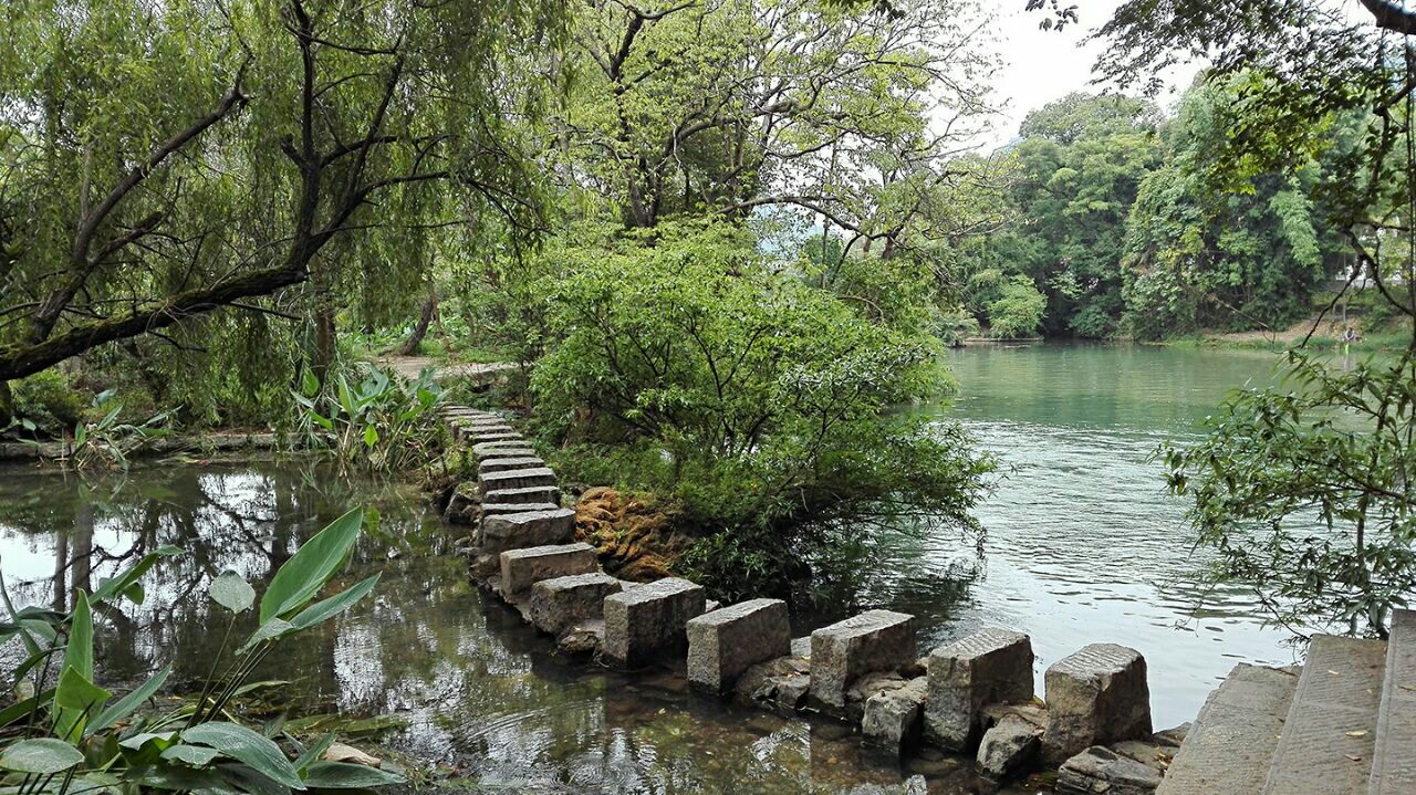 贵阳花溪区公园步道铺装工程实景图片