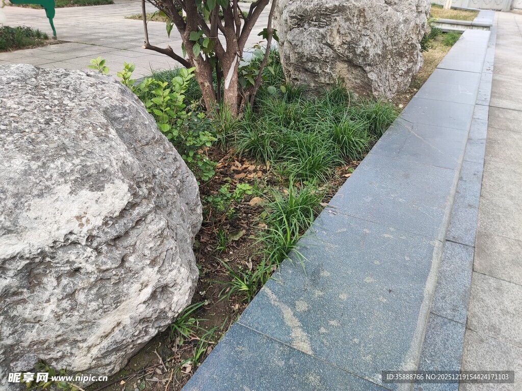 路沿石在道路与园林工程中的作用与选型相关图片
