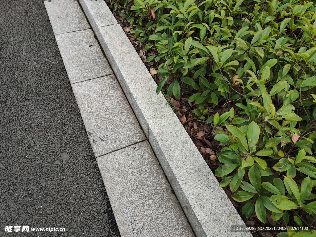 路沿石 仿石圆弧路缘石实拍图片